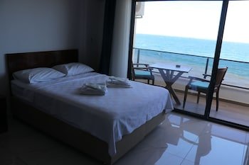 The Lavington Beach Hotel