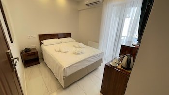 The Lavington Beach Hotel