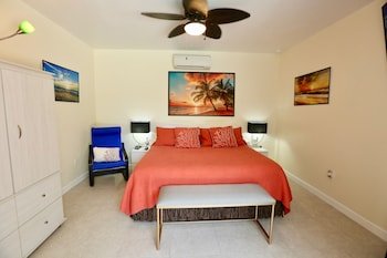Fantasy Island Inn Caters to Men