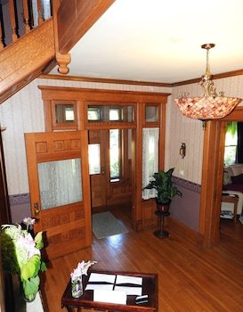 Champaign Garden Inn