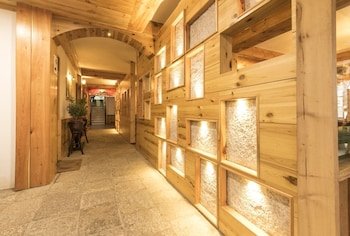 The Whispering Inn