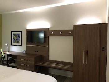 Holiday Inn Express & Suites Pineville-Alexandria Area