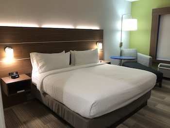 Holiday Inn Express & Suites Pineville-Alexandria Area