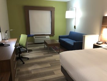 Holiday Inn Express & Suites Pineville-Alexandria Area