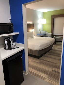 Holiday Inn Express & Suites Pineville-Alexandria Area