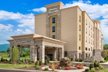 Hampton Inn & Suites Williamsport- Faxon Exit
