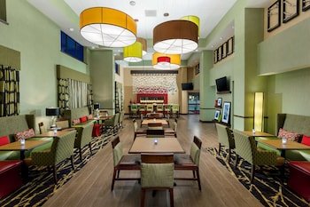 Hampton Inn & Suites Williamsport- Faxon Exit
