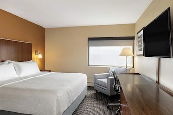 Four Points by Sheraton Milwaukee Airport