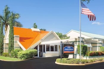Howard Johnson by Wyndham Vero Beach / Downtown