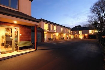 Courtesy Court Motel