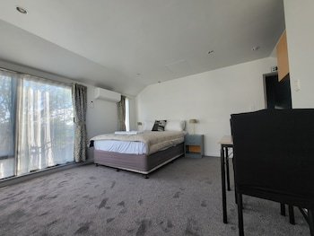 Courtesy Court Motel