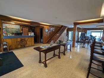 Riverboat Inn & Suites