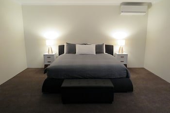 Summerhill Motor Inn