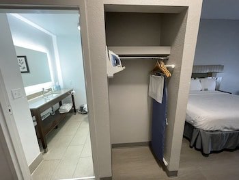 Country Inn & Suites by Radisson, Midway - Tallahassee West