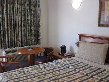 Walls Motel