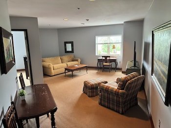 Chautauqua Suites Hotel & Expo Center