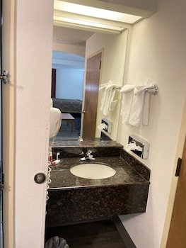 Super 8 by Wyndham Fort Worth South