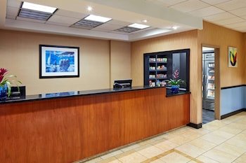 La Quinta Inn & Suites by Wyndham Thousand Oaks - Newbury Park