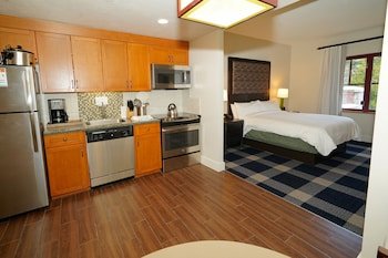 Grand Residences by Marriott by Heavenly Village Condos