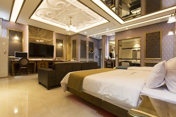 Myeongpum Drive-in Hotel
