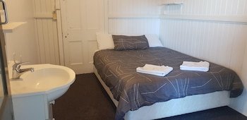 Queens Arms Hotel