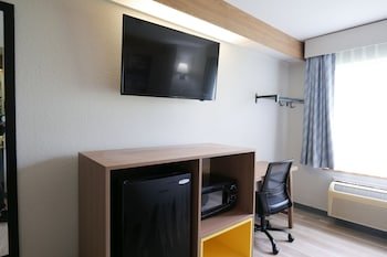 Days Inn by Wyndham Flint / Bishop International Airport