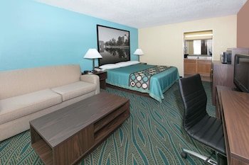 Super 8 by Wyndham Duncan