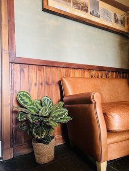 Tuckers Inn