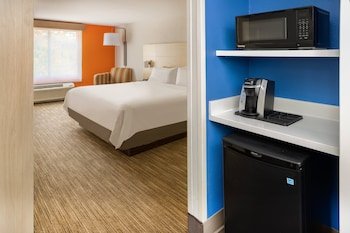 Holiday Inn Express Hotel & Suites Salisbury-Delmar