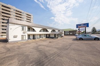 Howard Johnson by Wyndham Downtown Kamloops