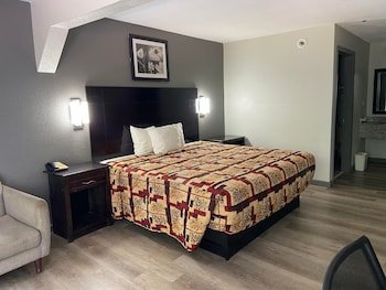 Speedway Inn & Suites