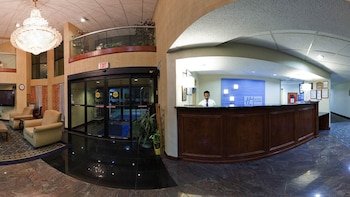 Holiday Inn Express & Suites Lawrenceville