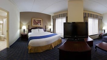Holiday Inn Express & Suites Lawrenceville