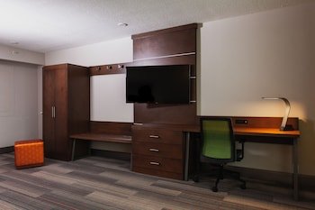 Holiday Inn Express Hotel & Suites Atlanta N-Perimeter Mall Area