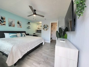Barefoot Mailman Motel Lantana