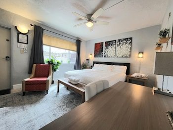 Barefoot Mailman Motel Lantana
