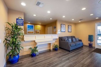 Days Inn by Wyndham Lathrop