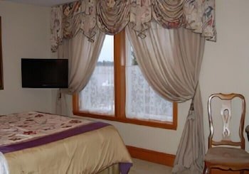 Mansion Inn Lake Stevens
