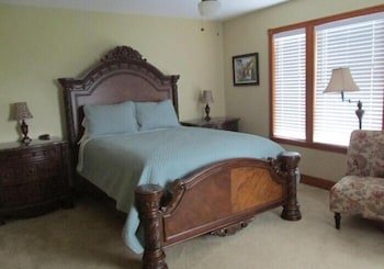Mansion Inn Lake Stevens