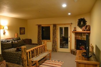 Daniels Summit Lodge