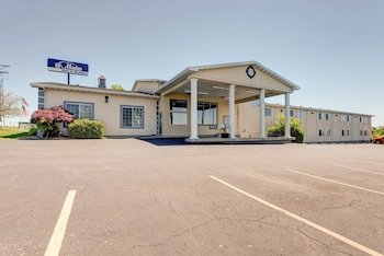 Buffalo Lodge & Oak Inn