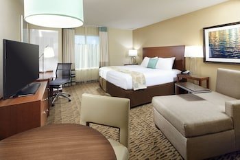 Hawthorn Suites by Wyndham Wheeling at the Highlands