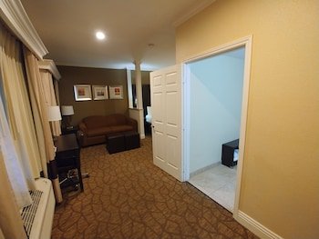Comfort Inn & Suites Huntington Beach