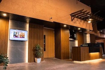 Victoria Court Cuneta Motorist Lodge