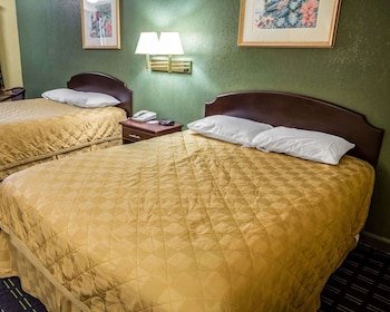 Rodeway Inn & Suites Plymouth Hwy 64