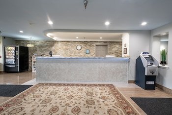 Hilltop Inn & Suites
