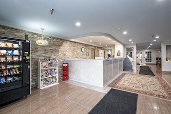 Hilltop Inn & Suites