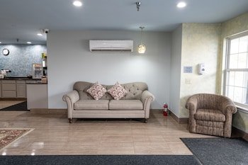Hilltop Inn & Suites