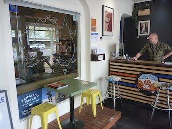 Nomads - Adelaide Travellers Inn