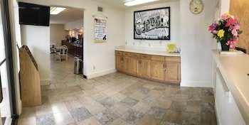 Super 8 by Wyndham Ashburn